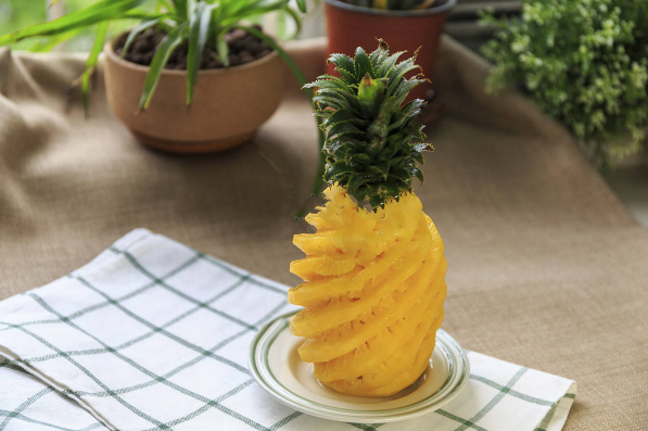 菠萝可以用100度的水泡吗（菠萝用100度的水泡会怎样）