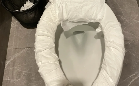 大便拉血不疼血鲜红量很多正常吗 大便拉血不疼血鲜红量很多怎么办 大便拉血不疼血鲜红量很多正常吗 大便拉血不疼血鲜红量很多怎么办