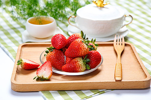 草莓和车厘子哪个营养价值高 草莓营养高还是车厘子营养高