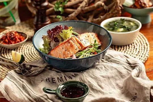 轻食的蔬菜用开水烫过吗(轻食的蔬菜要焯水吗) 轻食的蔬菜用开水烫过吗(轻食的蔬菜要焯水吗)