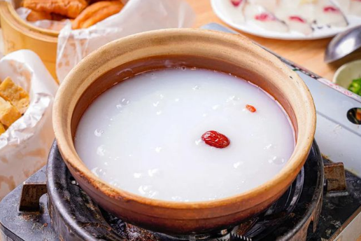 粥底火锅会不会上火（吃粥底火锅会胖吗）