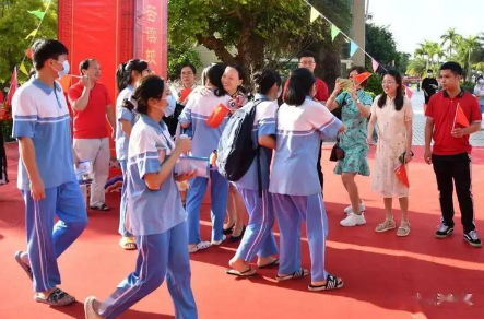 2023高考送考老师可以进考点吗（高考送考老师怎么安排好）