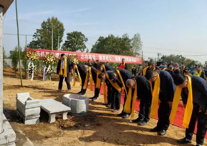 立碑当天带什么东西（立碑当天在场的人注意什么）