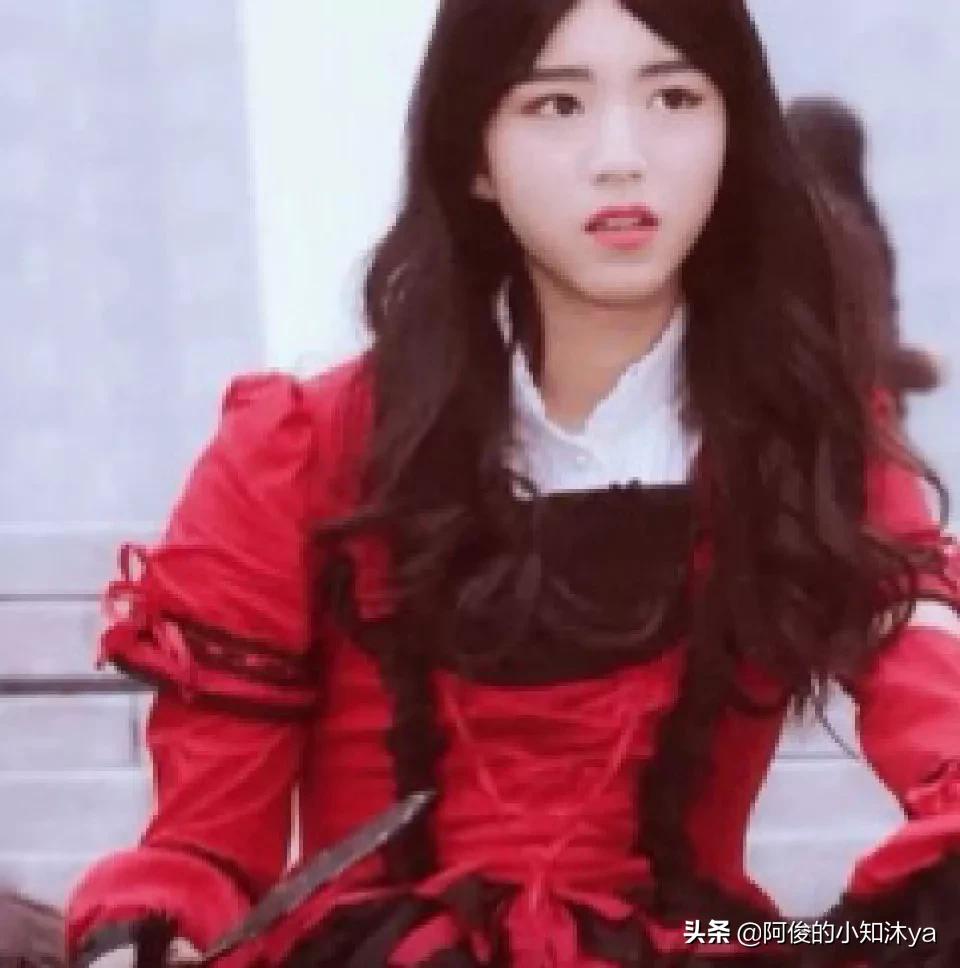 tfboys女装图片合照（TFboys女装扮相妖艳堪比女团）