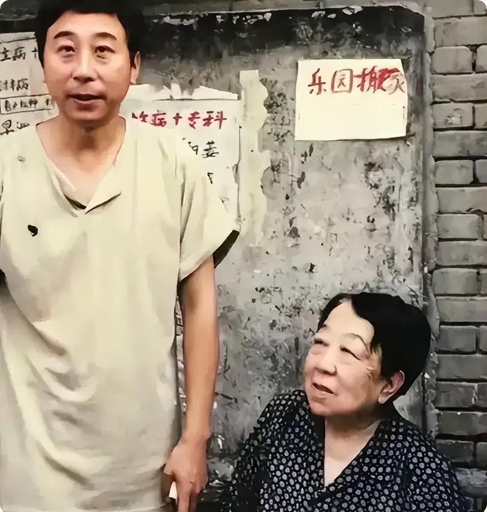 相声演员冯巩的妻子是谁（冯巩妻子艾慧介绍）