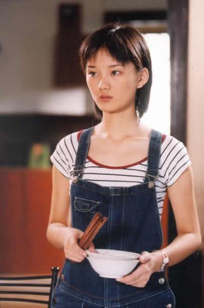 泪洒女人花馨子吻戏（电视剧泪洒女人花演员表 ）