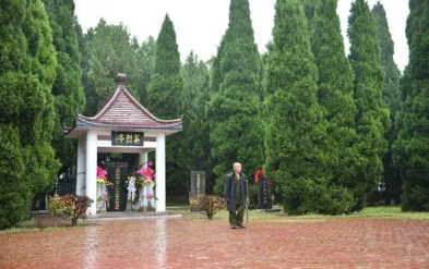 立碑当天带什么东西（立碑当天在场的人注意什么）