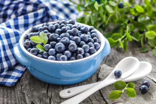 蓝莓为什么不能和牛奶一起吃（蓝莓和牛奶一起吃会怎么样）