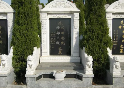 立碑当天带什么东西（立碑当天在场的人注意什么）