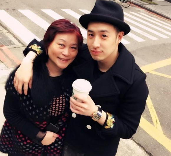 潘玮柏啥时候有的儿子（揭秘潘玮柏和宣云结婚生子）