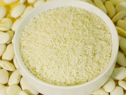 白芸豆米饭和自热米饭一样吗（白芸豆米饭和自热米饭哪个好吃）