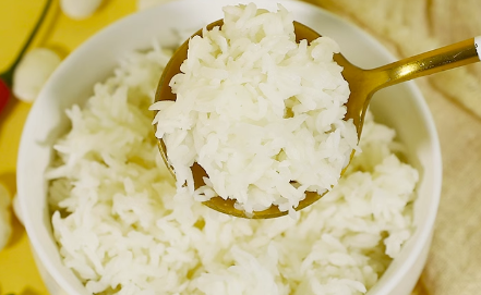 白芸豆米饭和自热米饭一样吗（白芸豆米饭和自热米饭哪个好吃）