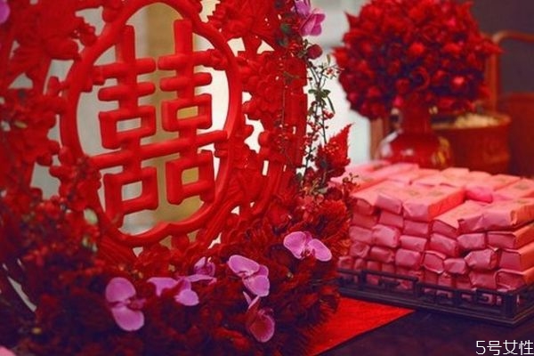 法定结婚年龄降至18周岁是真的吗（办理结婚证的费用）