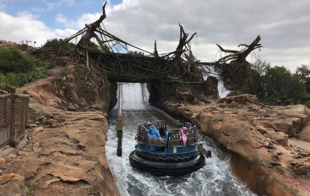 雷鸣山漂流要戴鞋套吗（雷鸣山漂流可以穿拖鞋吗）
