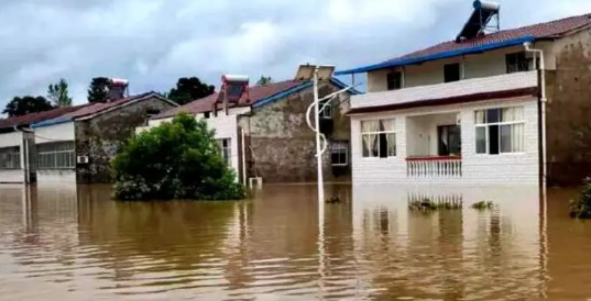 降雨200毫米相当于多深的水（降雨200毫米会水淹车吗）