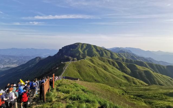 武功山可以坐飞机上去吗（武功山坐飞机上去多少钱）