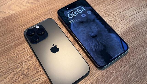 iPhone15屏幕发绿吗（苹果15屏幕有瑕疵吗）