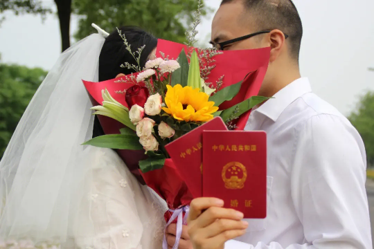 2024年不能结婚是领证还是摆酒（2024年不能结婚还是不能扯证）