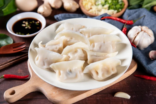 冬至的饺子吃6个好还是8个好（冬至吃六个饺子还是八个饺子好）