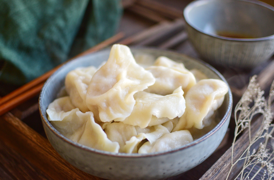 冬至的饺子吃6个好还是8个好（冬至吃六个饺子还是八个饺子好）