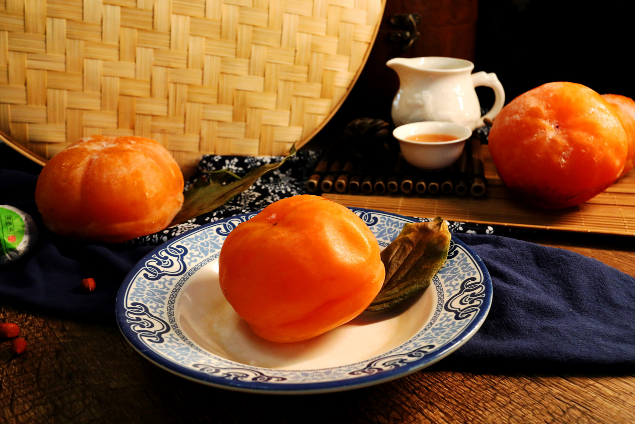 冻柿子用热水泡还是冷水泡好（冻柿子用热水行吗）